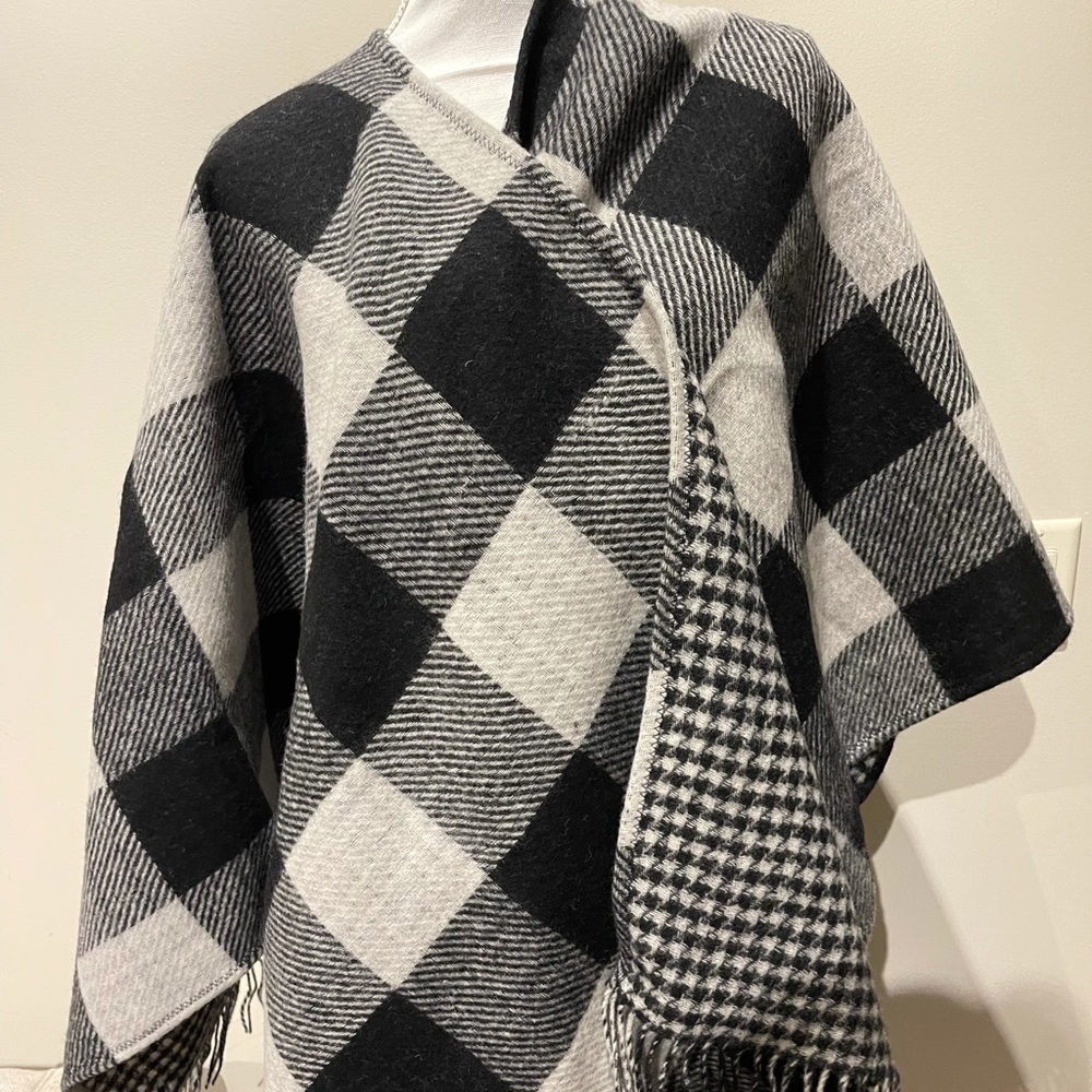 NWT Talbots Reversible Houndstooth Cape